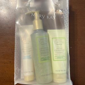 New Mary Kay satin hands bundle. White tea and citrus